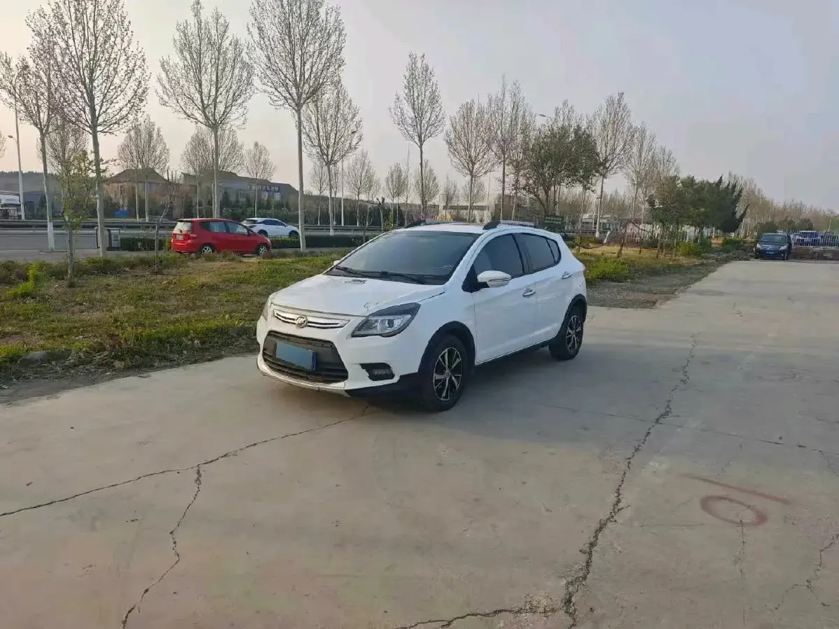 2014 LiFan X50 1.5L 103HP L4 CVT