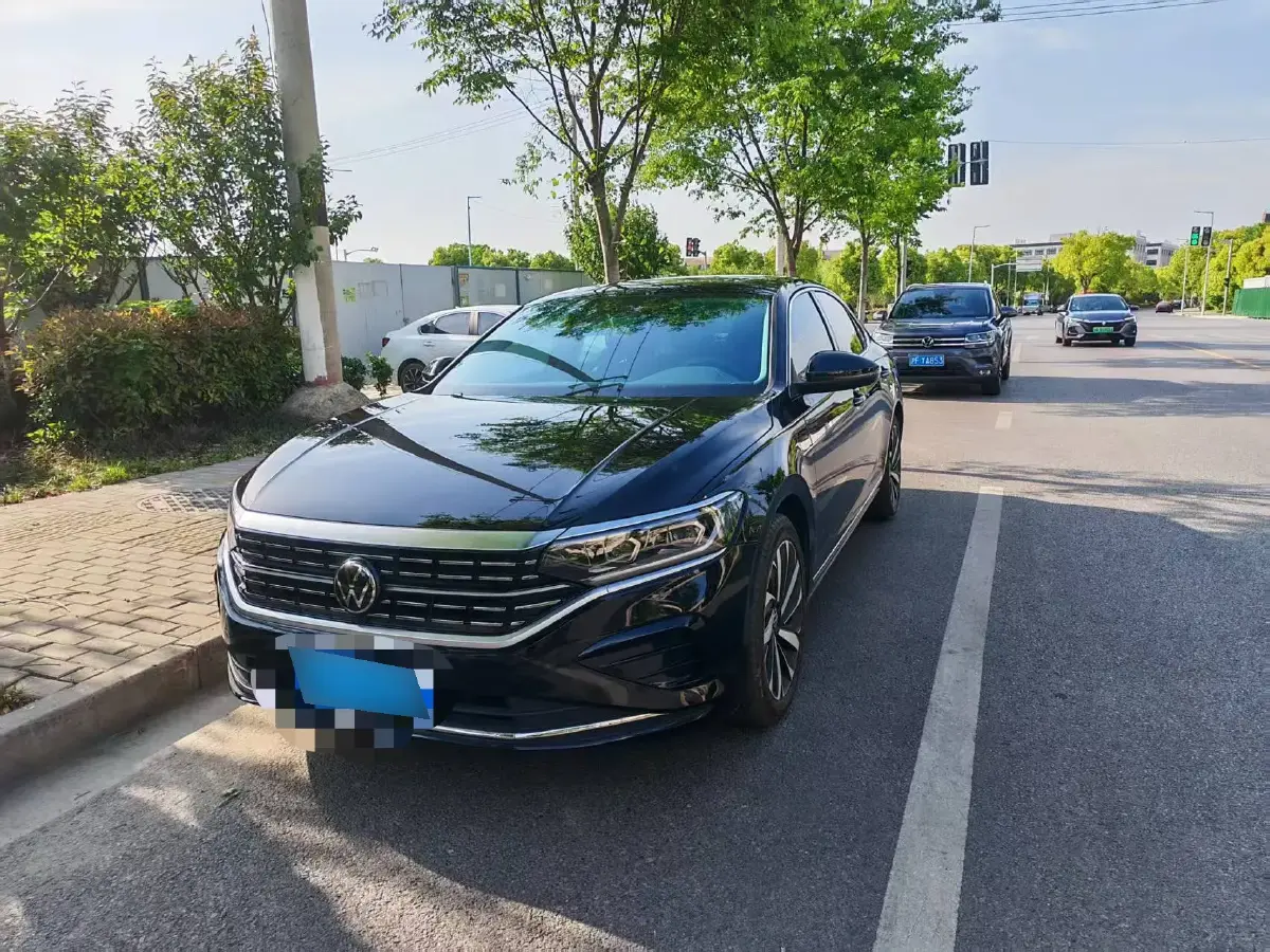2023 Volkswagen Passat 2.0T 186HP L4 7DCT