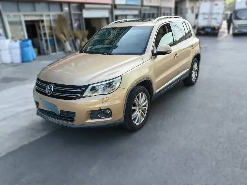 2012 Volkswagen Tiguan 2.0T 200HP L4 6AT
