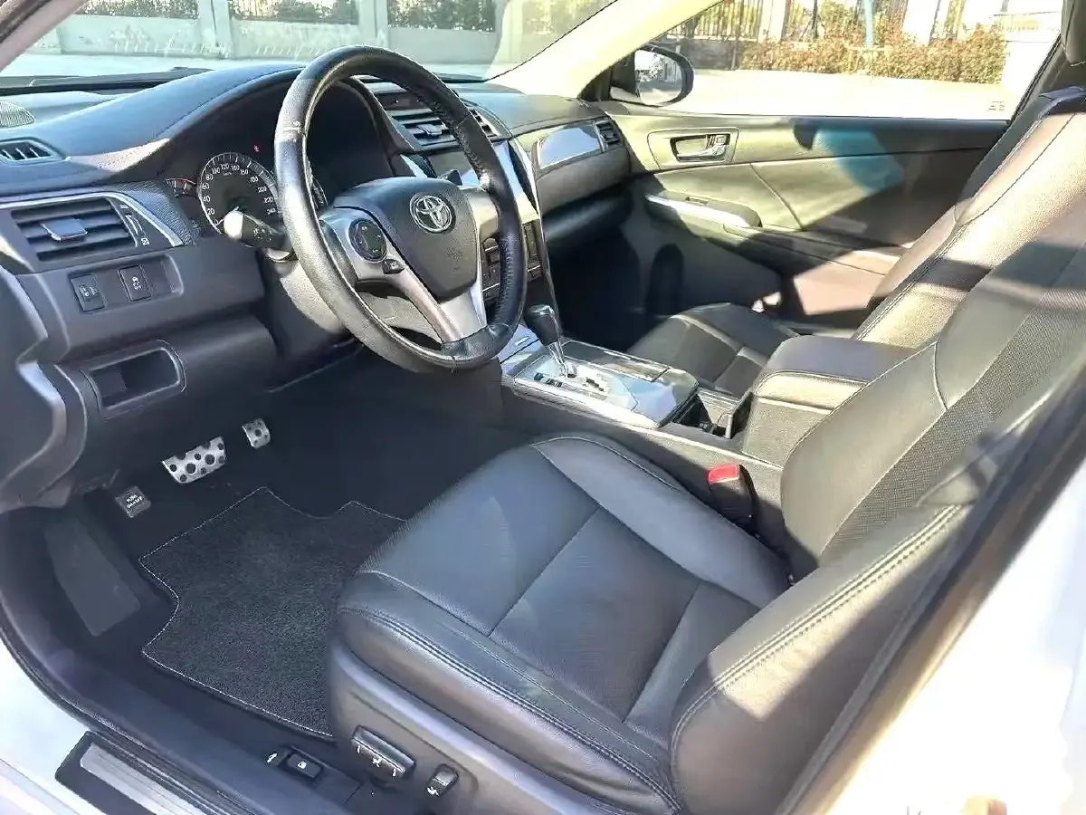 2015 Toyota Camry 2.0L 167HP L4 6AT,autocango,china used car exporter,china ev exporter,chinese used car exporter,chinese used ev exporter