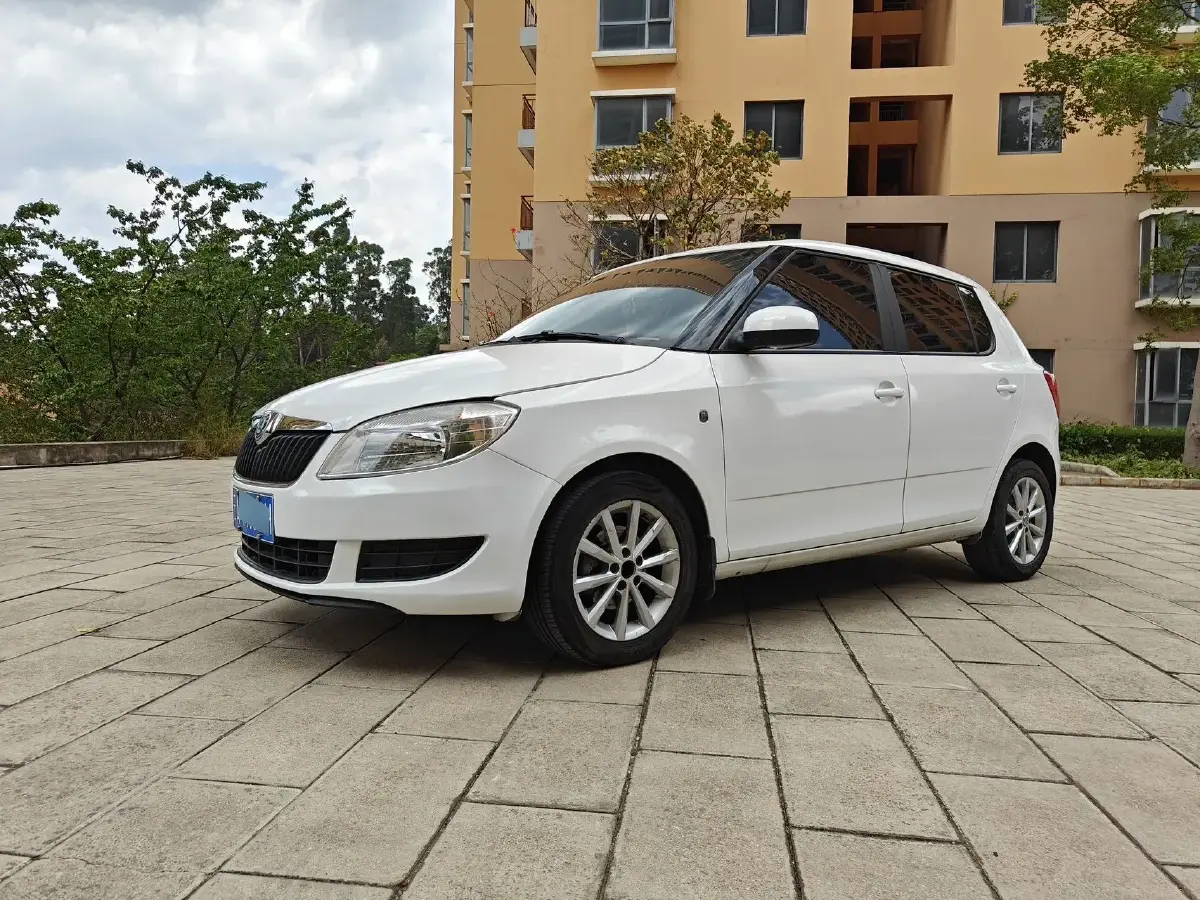 2012 Skoda Fabia 1.4L 86HP L4 5MT