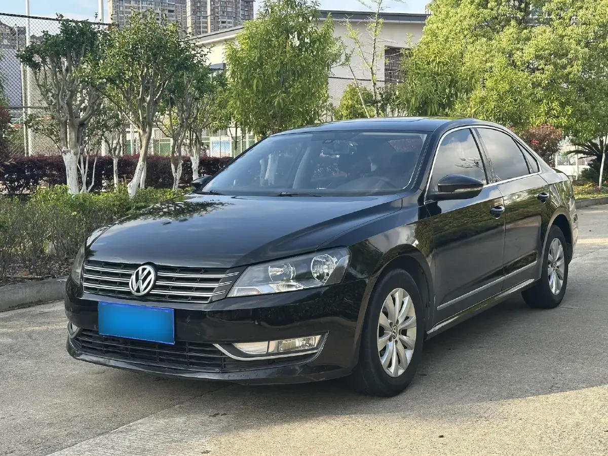 2015 Volkswagen Passat 1.8T 160HP L4 7DCT