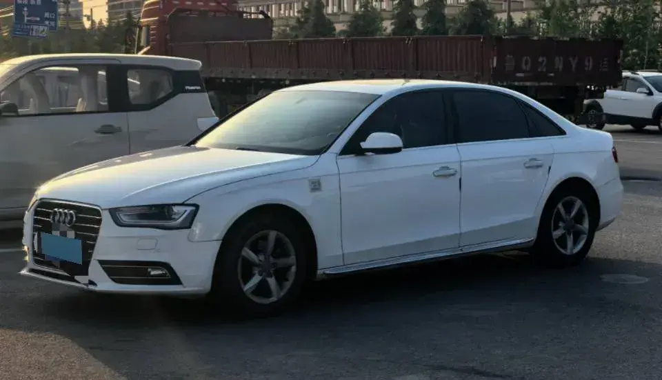 2010 Audi Q5 2.0T 211HP L4 7DCT