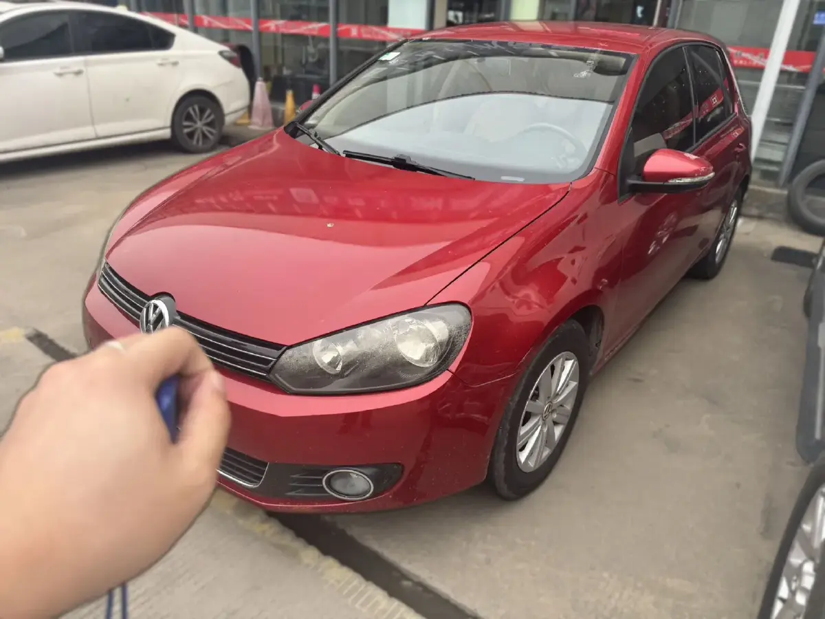 2012 Volkswagen Golf 1.6L 105HP L4 5MT