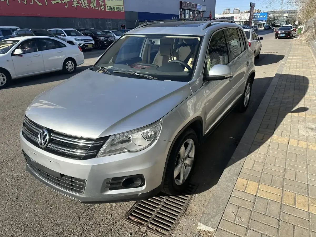 2012 Volkswagen Tiguan 1.8T 160HP L4 6AT