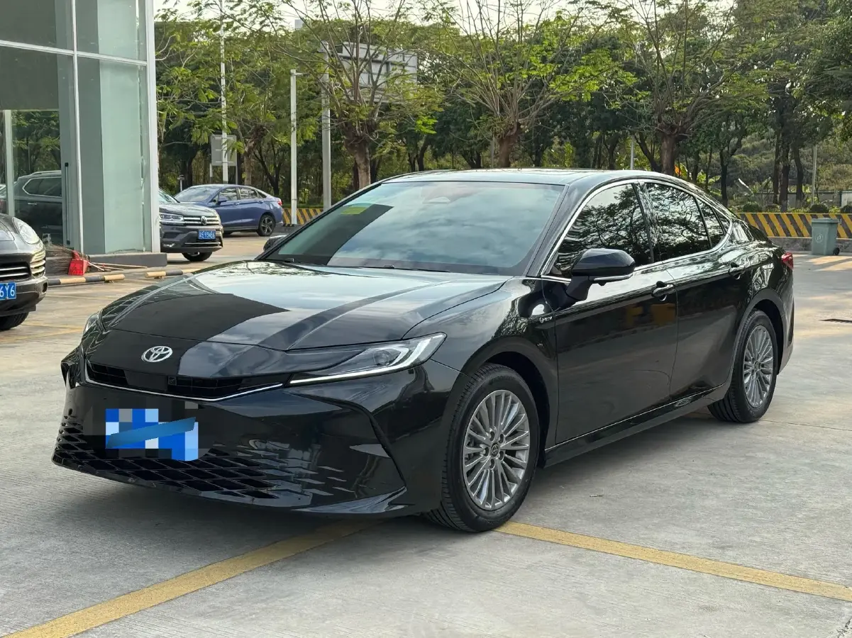 2024 Toyota Camry 2.0L 152HP L4 E-CVT Hybrid
