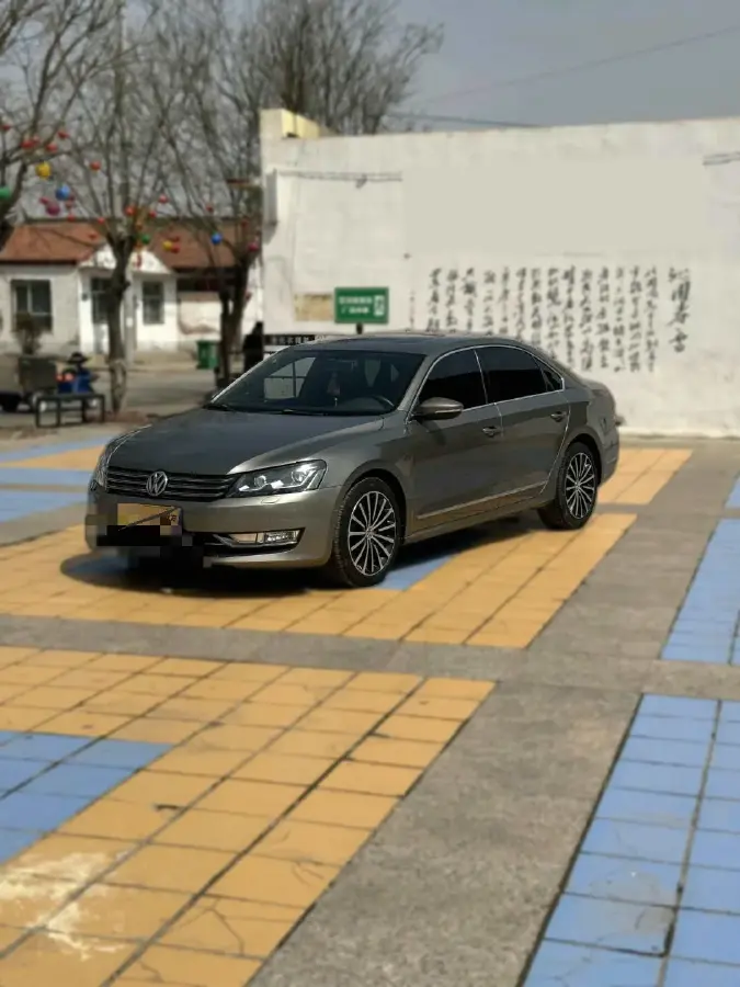 2011 Volkswagen Passat 2.0T 200HP L4 6DCT