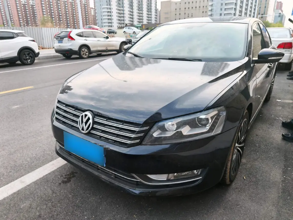 2013 Volkswagen Passat 2.0T 200HP L4 6DCT