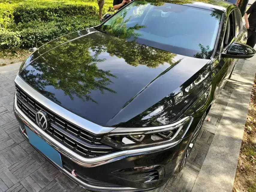 2023 Volkswagen Passat 2.0T 220HP L4 7DCT