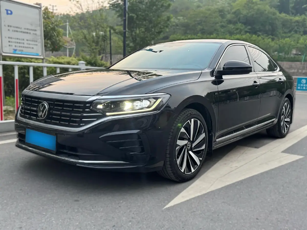 2023 Volkswagen Passat 2.0T 186HP L4 7DCT