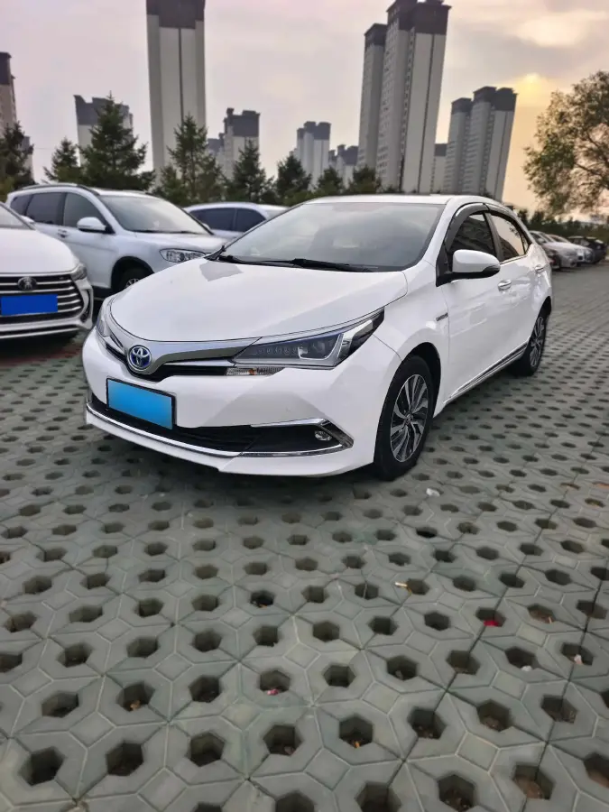 2017 Toyota Corolla 1.8L 99HP L4 E-CVT Hybrid