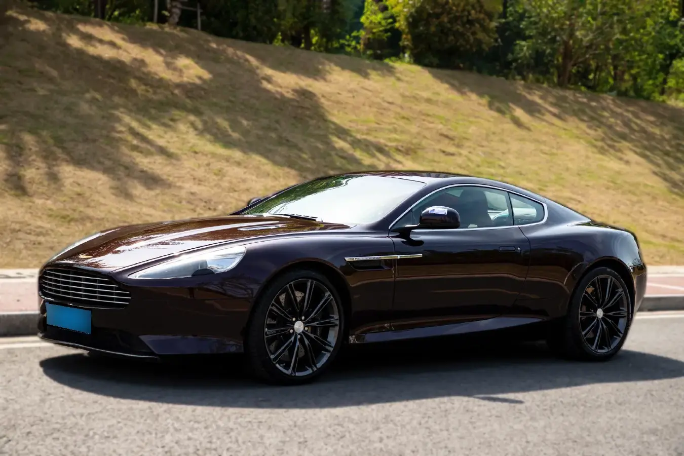 2012 Aston Martin Virage 6.0L 496HP V12 6AT
