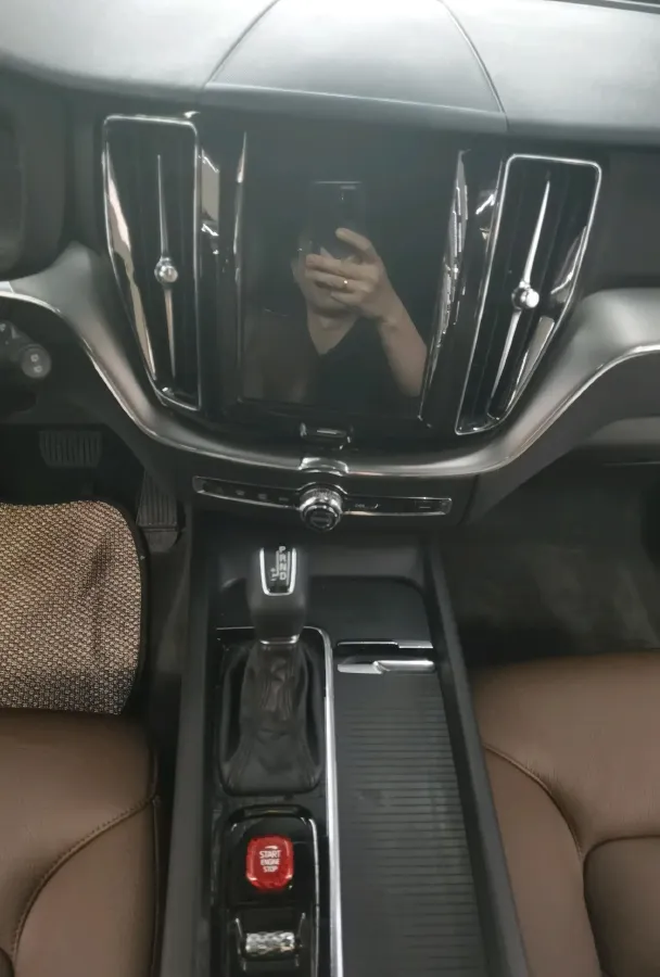 2021 Volvo XC60 2.0T 250HP L4 8AT,autocango,china used car exporter,china ev exporter,chinese used car exporter,chinese used ev exporter