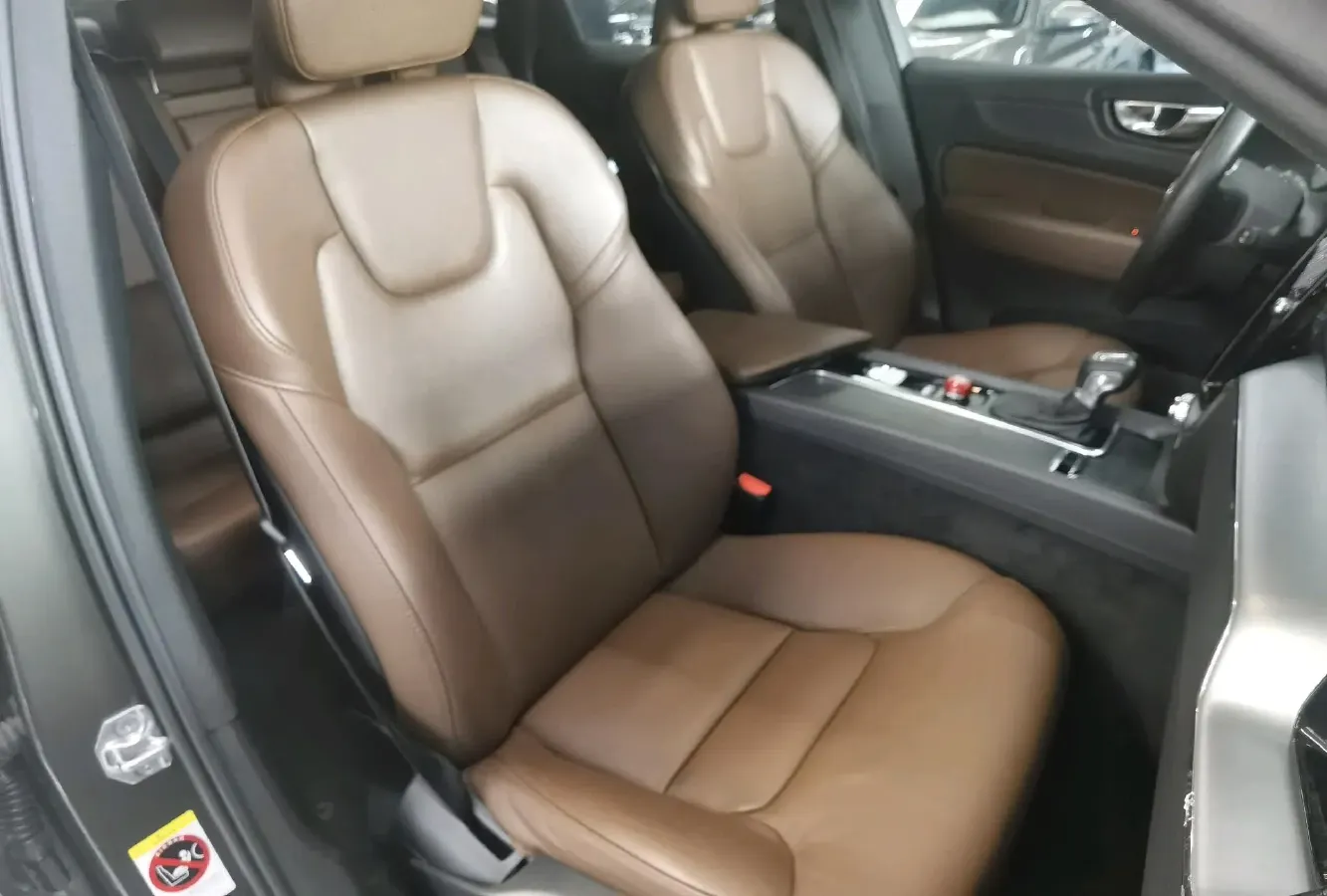 2021 Volvo XC60 2.0T 250HP L4 8AT,autocango,china used car exporter,china ev exporter,chinese used car exporter,chinese used ev exporter