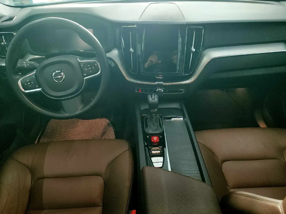 2021 Volvo XC60 2.0T 250HP L4 8AT,autocango,china used car exporter,china ev exporter,chinese used car exporter,chinese used ev exporter