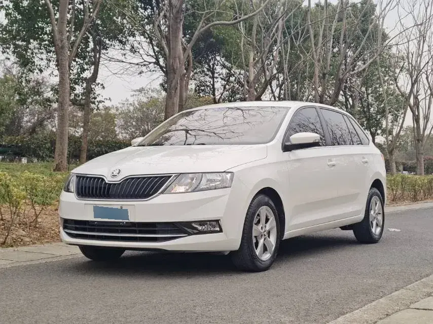2016 Skoda Rapid Spaceback 1.6L 110HP L4 6AT