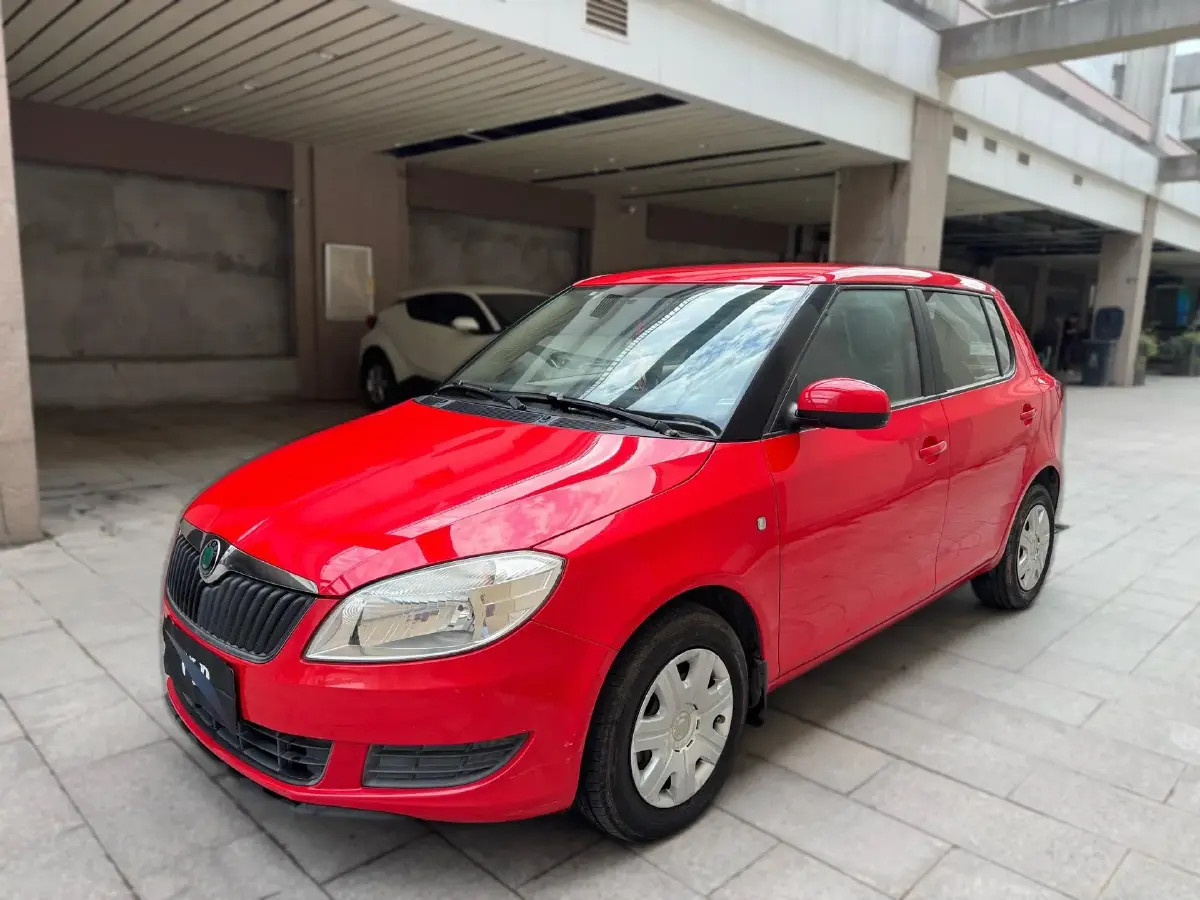 2012 Skoda Fabia 1.4L 86HP L4 5MT