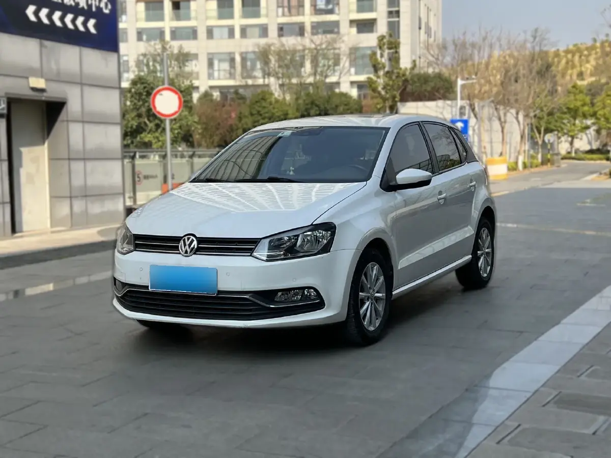 2014 Volkswagen Polo 1.4L 90HP L4 6AT