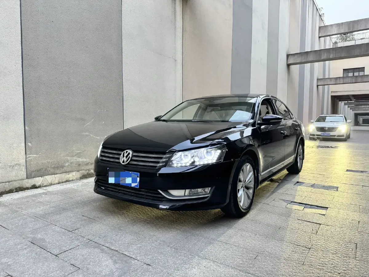 2014 Volkswagen Passat 1.8T 160HP L4 7DCT