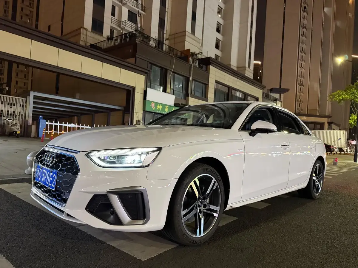 2023 Audi A4L 2.0T 190HP L4 7DCT