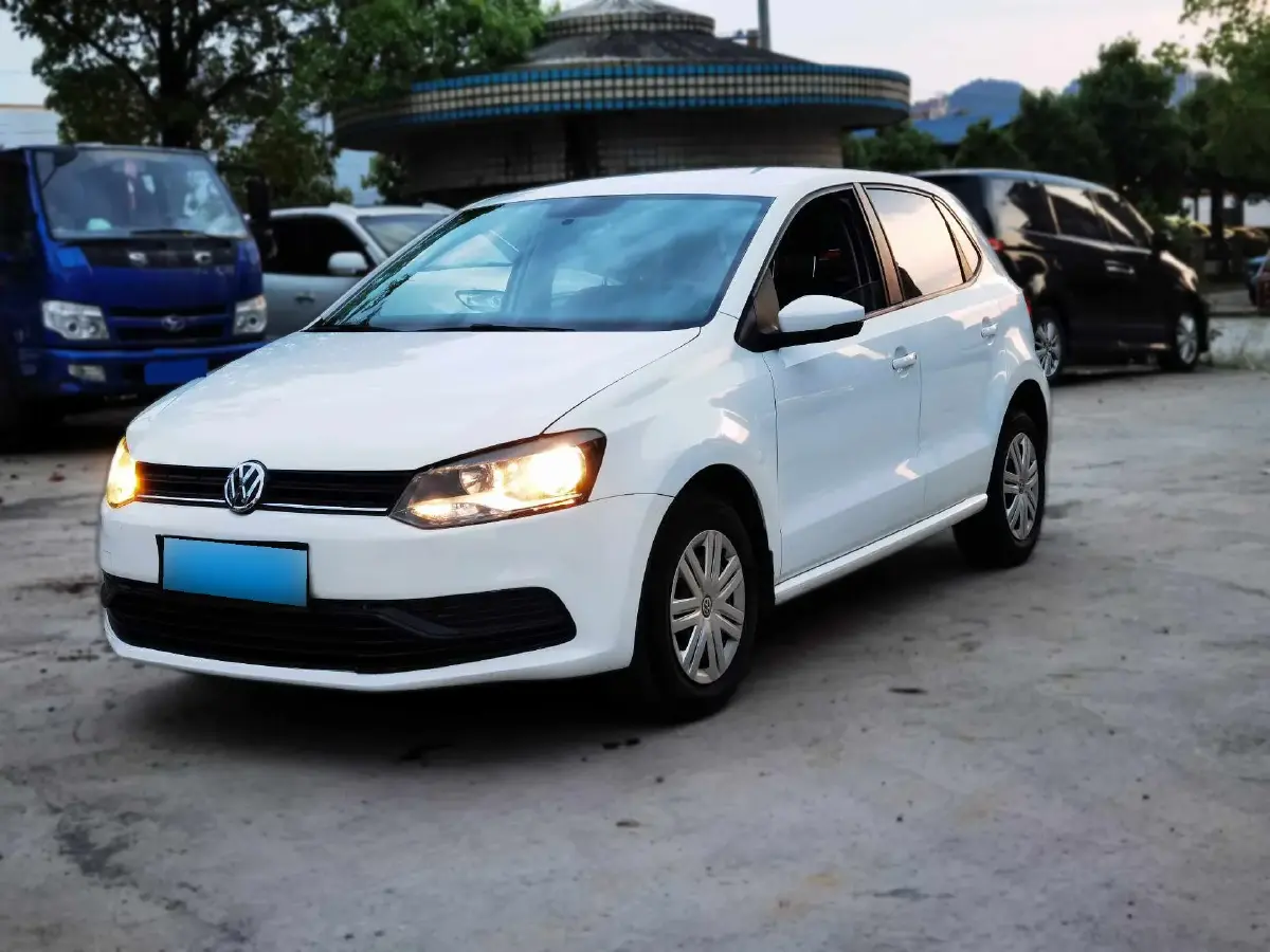 2014 Volkswagen Polo 1.4L 90HP L4 5MT