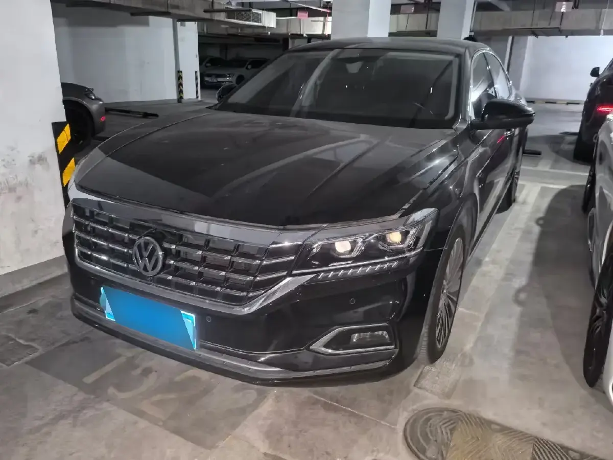 2019 Volkswagen Passat 2.0T 220HP L4 7DCT