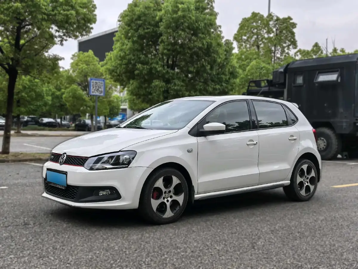 2012 Volkswagen Polo 1.4T 131HP L4 7DCT