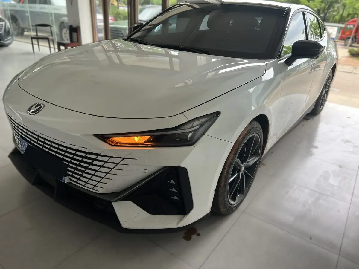 2022 ChangAn UNI-V 1.5T 188HP L4 7DCT