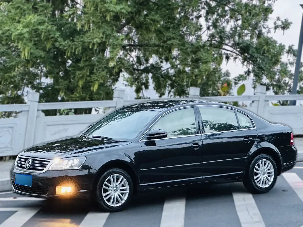 2011 Volkswagen Passat 1.8T 163HP L4 5AT