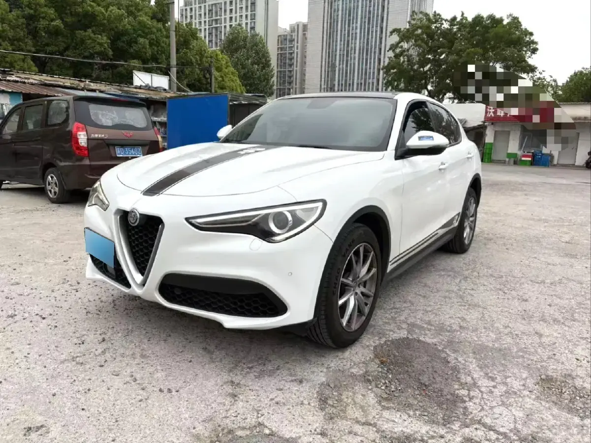 2017 Alfa Romeo Stelvio 2.0T 200HP L4 8AT