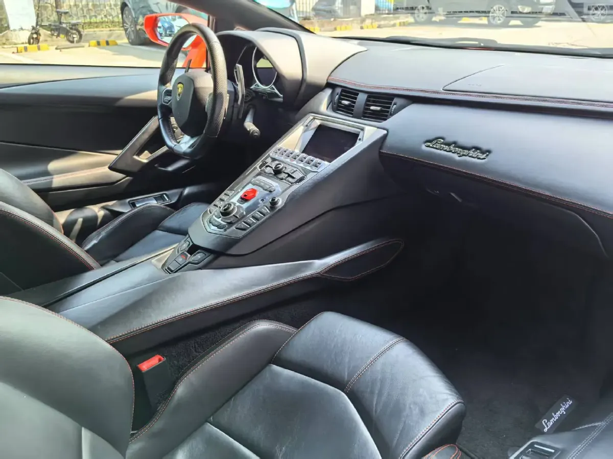 2011 Lamborghini Aventador 6.5L 700HP V12 7ISR,autocango,china used car exporter,china ev exporter,chinese used car exporter,chinese used ev exporter