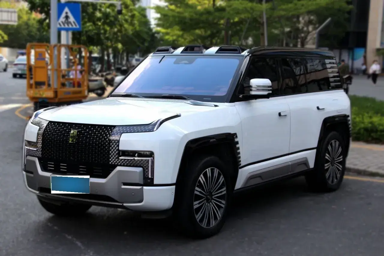 2023 YangWang U8 2.0T 272HP L4 REEV 49.05KWH