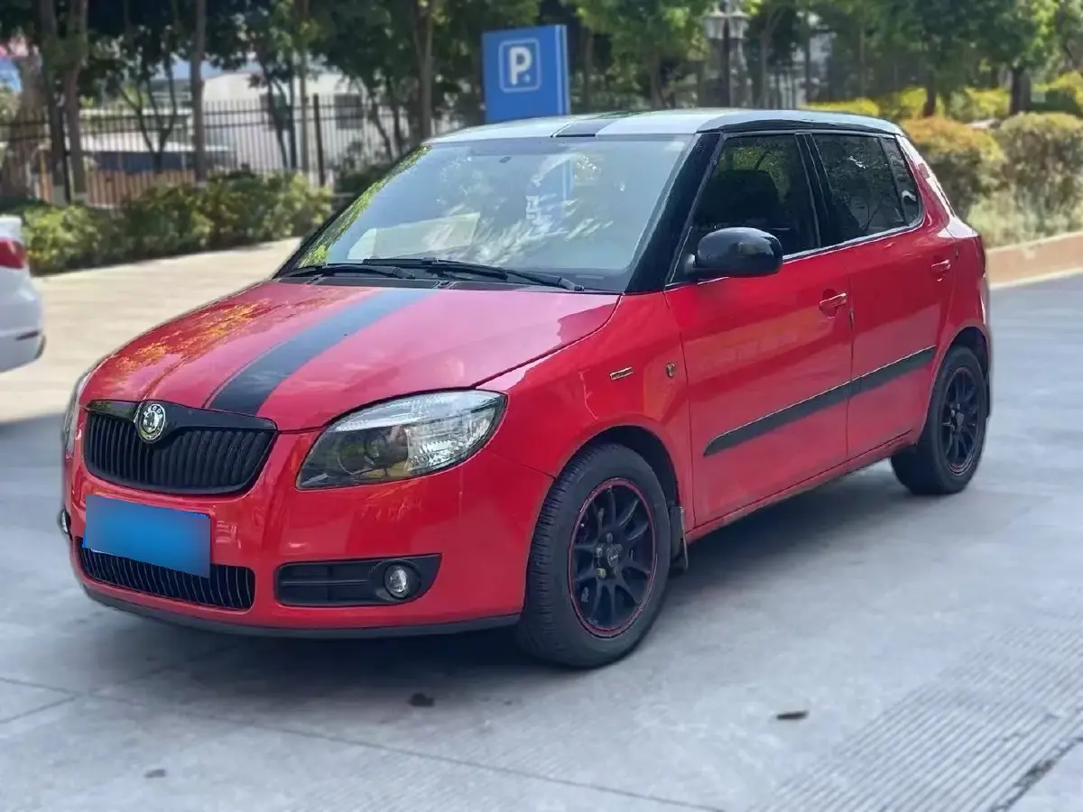 2011 Skoda Fabia 1.6L 105HP L4 6AT