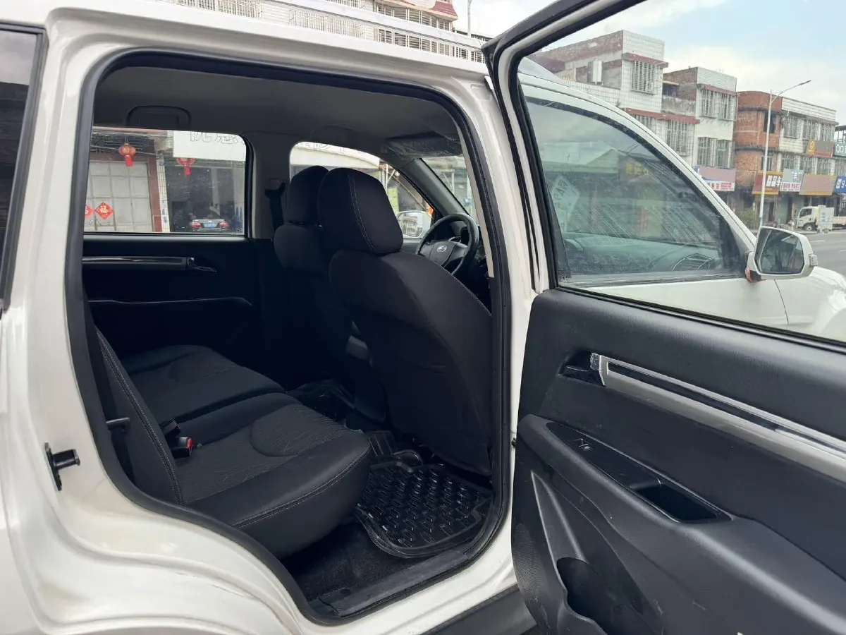 2018 Landwind X8 1.8T 177HP L4 6MT,autocango,china used car exporter,china ev exporter,chinese used car exporter,chinese used ev exporter