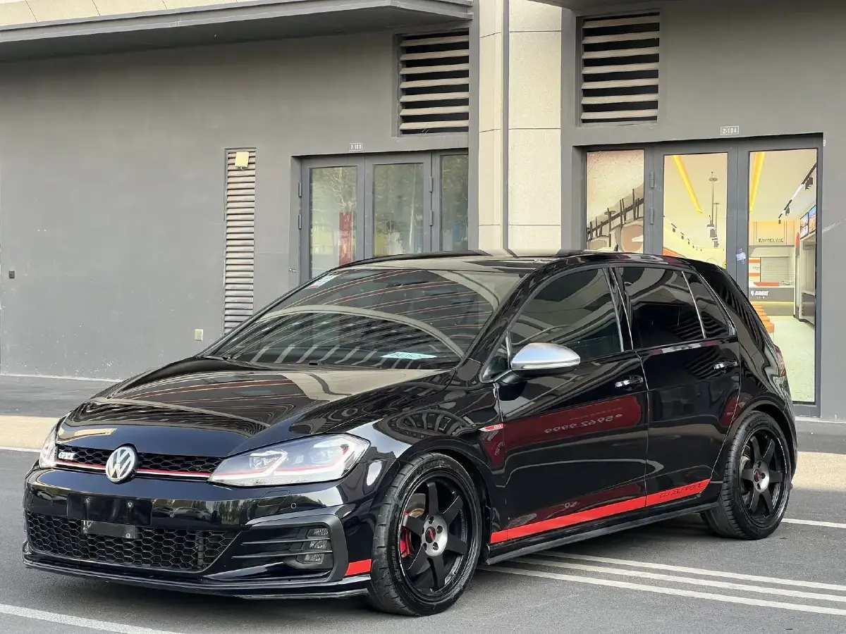 2018 Volkswagen GolfGTI 2.0T 220HP L4 7DCT