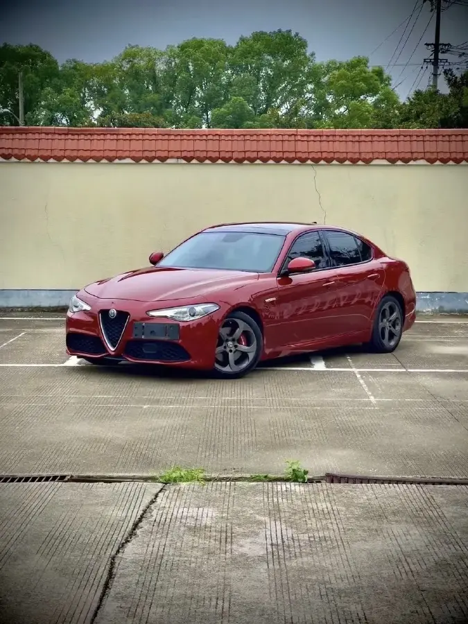 2017 Alfa Romeo Giulia 2.0T 280HP L4 8AT