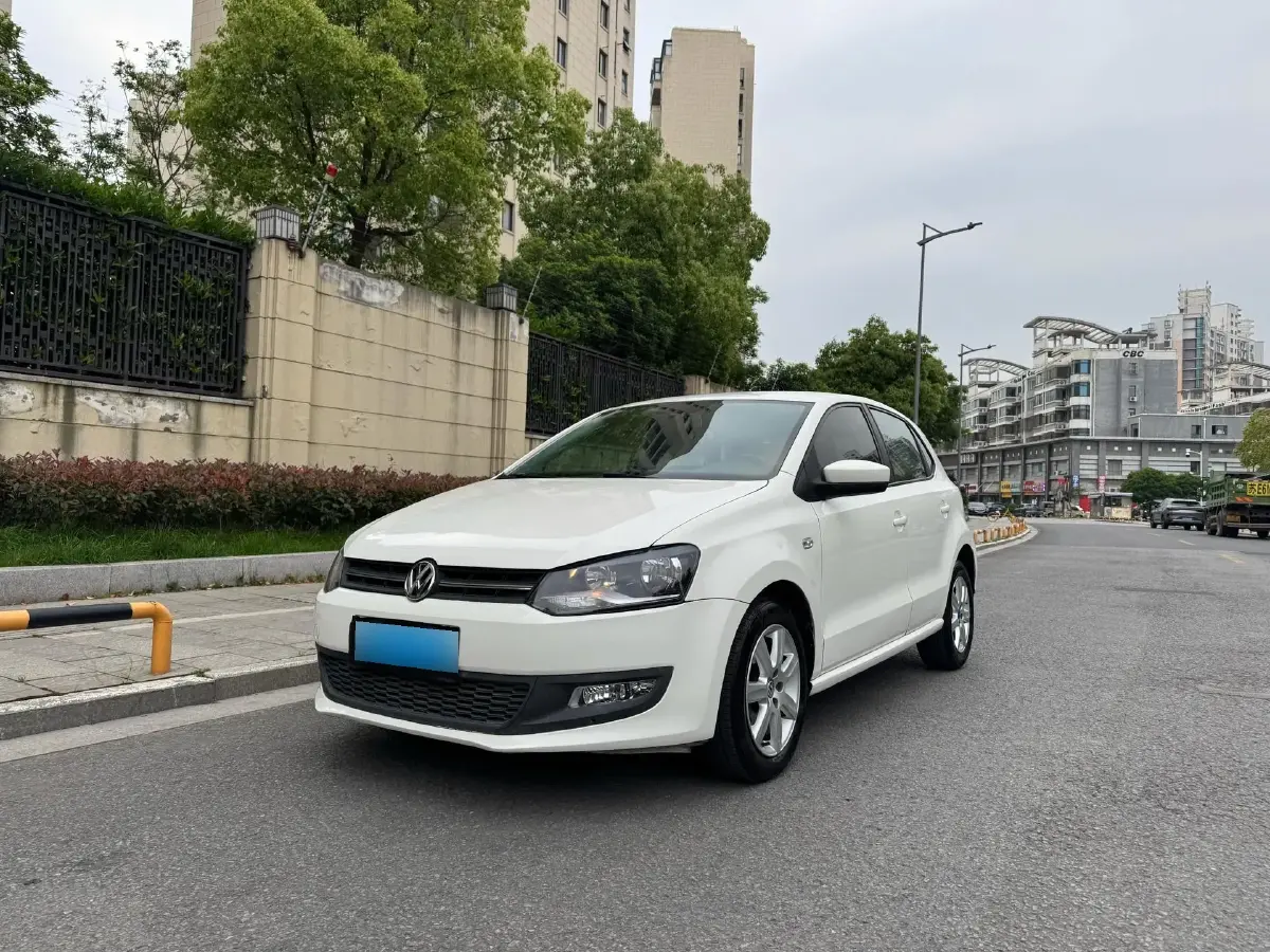 2013 Volkswagen Polo 1.4L 86HP L4 5MT