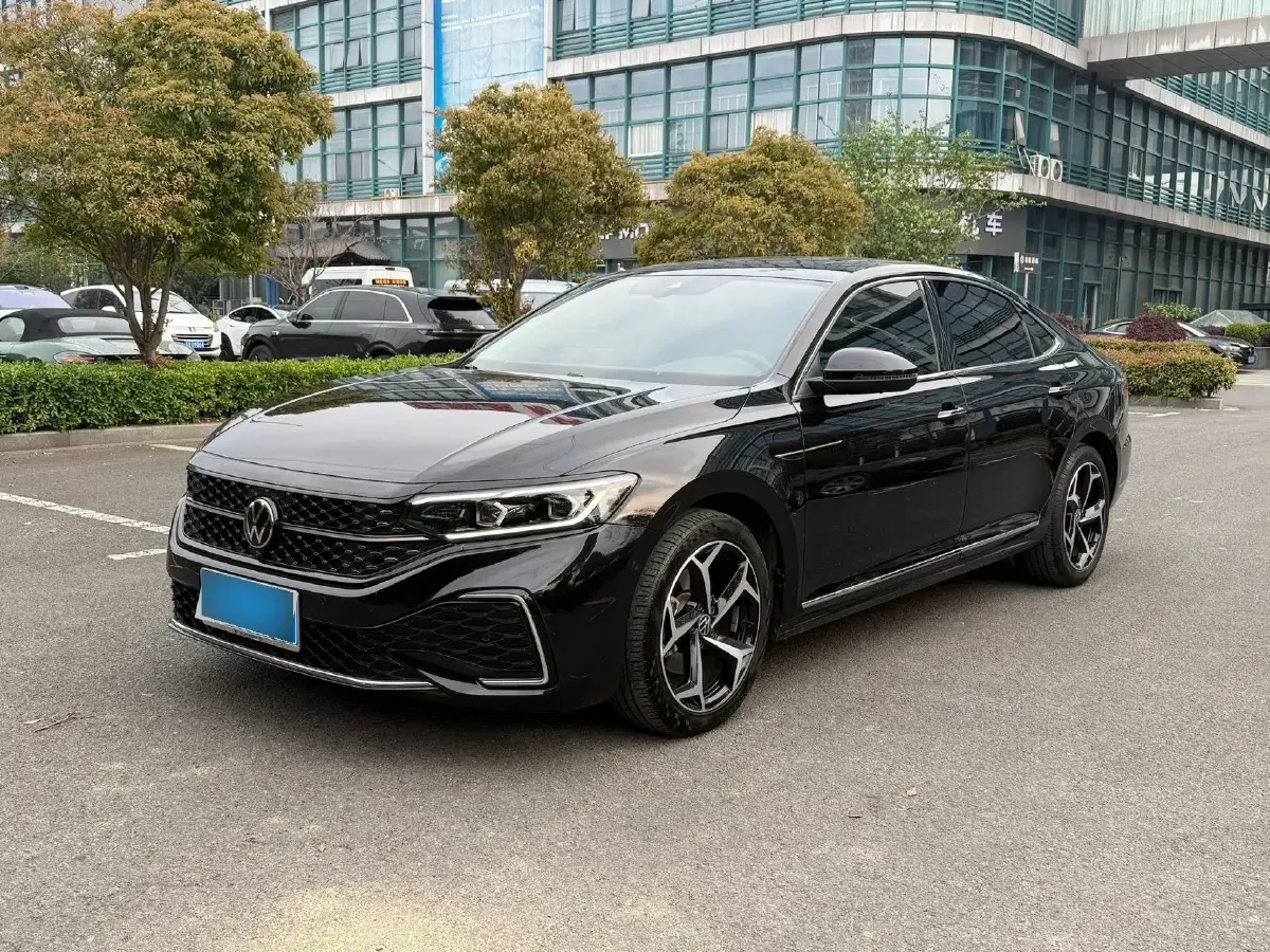 2023 Volkswagen Passat 2.0T 186HP L4 7DCT