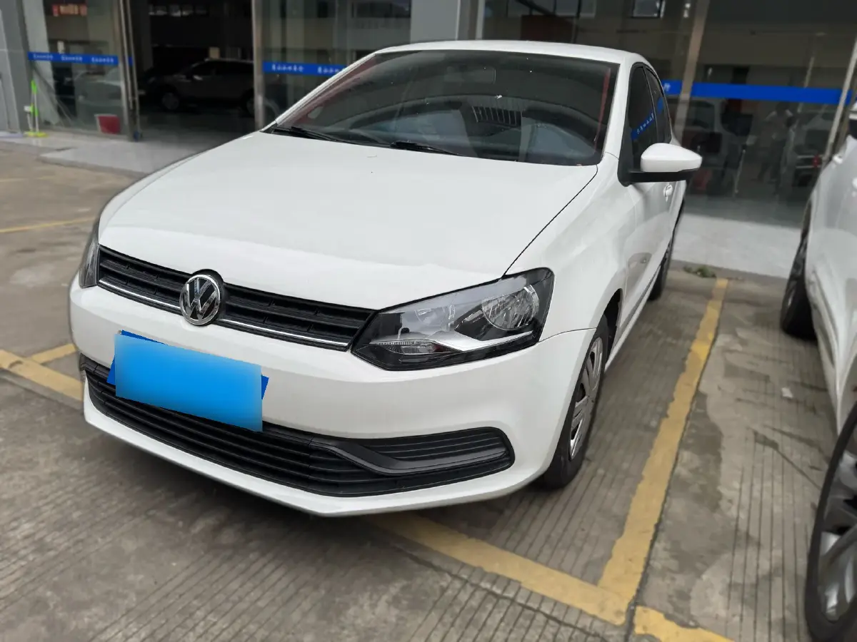 2016 Volkswagen Polo 1.4L 90HP L4 6AT