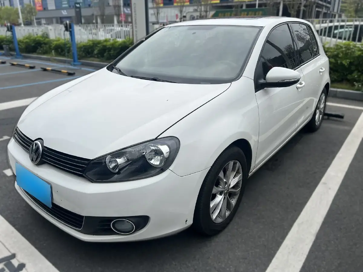 2012 Volkswagen Golf 1.6L 105HP L4 5MT