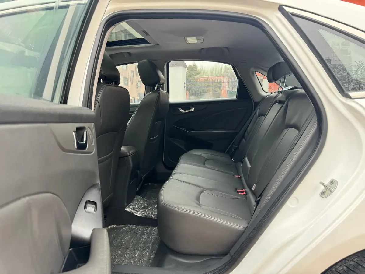 2015 Chery Arrizo 7 1.5T 152HP L4 5MT,autocango,china used car exporter,china ev exporter,chinese used car exporter,chinese used ev exporter