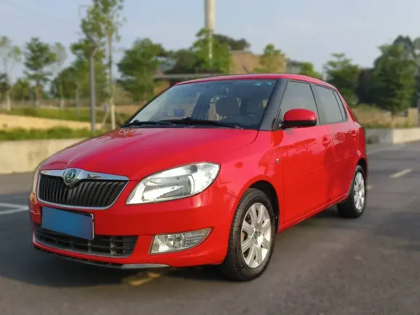 2012 Skoda Fabia 1.4L 86HP L4 5MT