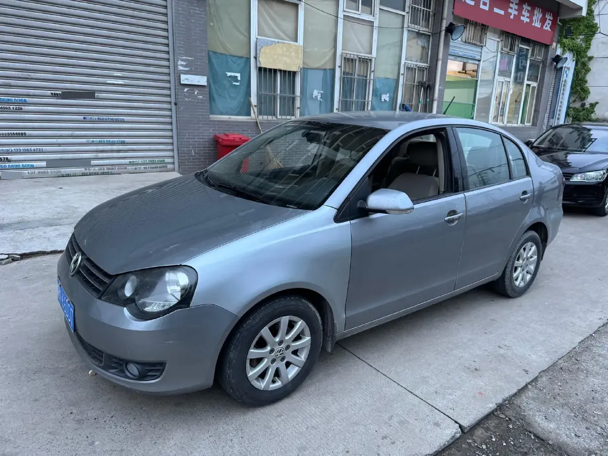 2011 Volkswagen Polo 1.4L 86HP L4 6AT
