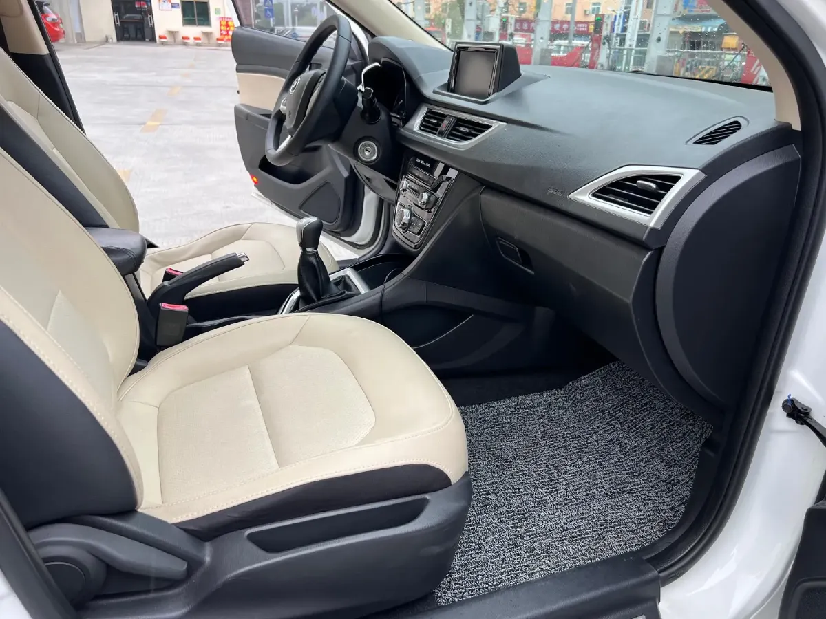 2015 ChangAn Alsvin V7 1.6L 124HP L4 5MT,autocango,china used car exporter,china ev exporter,chinese used car exporter,chinese used ev exporter