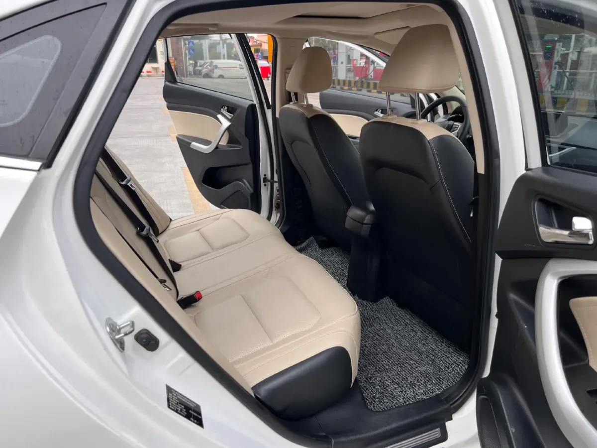 2015 ChangAn Alsvin V7 1.6L 124HP L4 5MT,autocango,china used car exporter,china ev exporter,chinese used car exporter,chinese used ev exporter