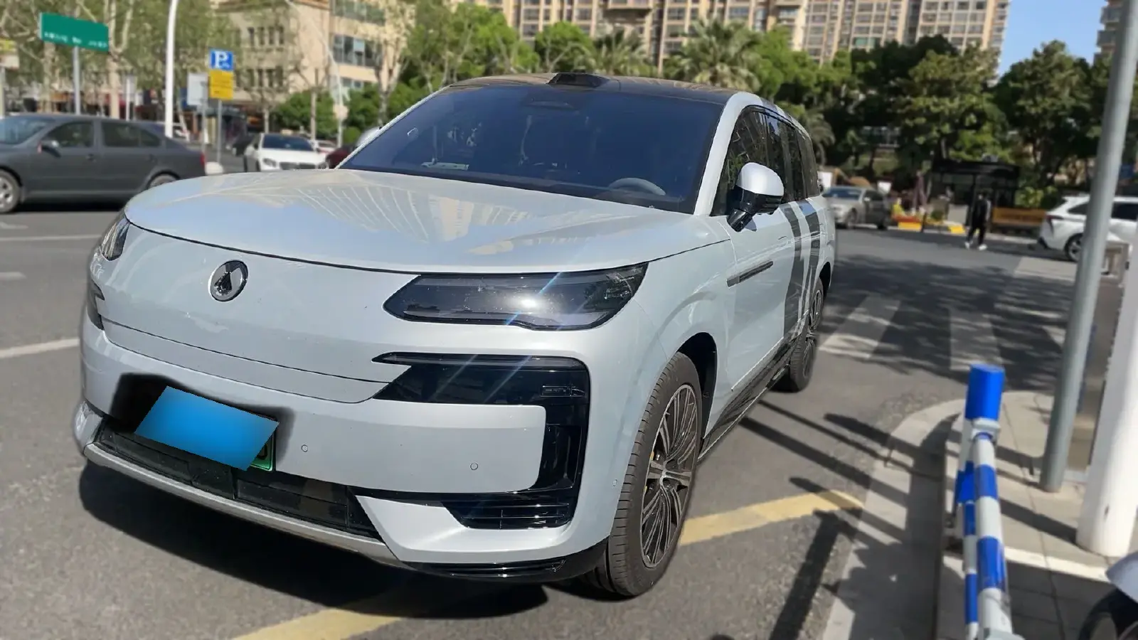 2025 Denza DenzaN9 2.0T 207HP L4 E-CVT PHEV