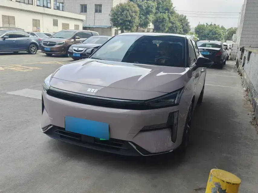 2024 Geely Galaxy L6 1.5T 163HP L4 3DHT PHEV