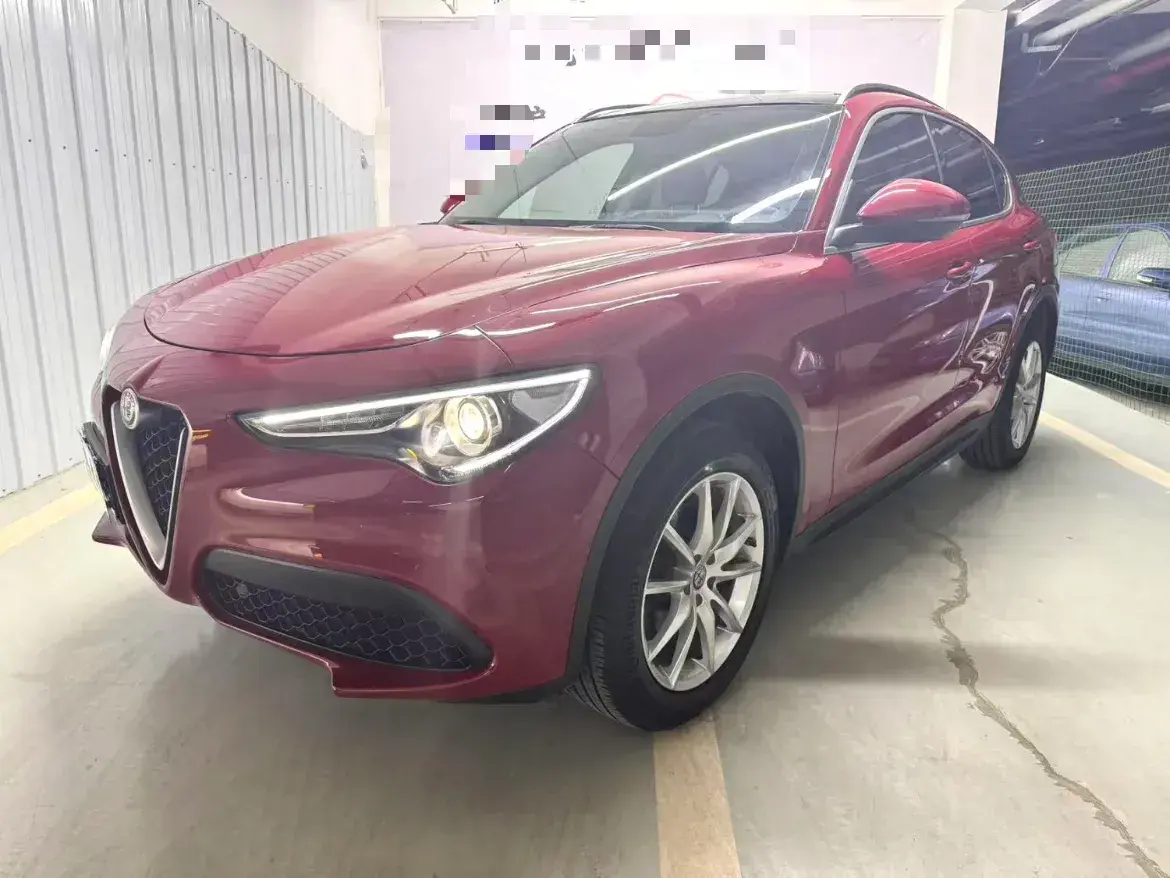2017 Alfa Romeo Stelvio 2.0T 200HP L4 8AT
