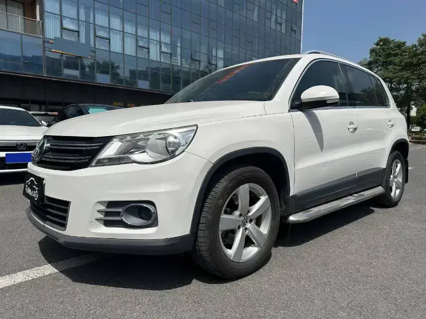 2012 Volkswagen Tiguan 2.0T 200HP L4 6AT