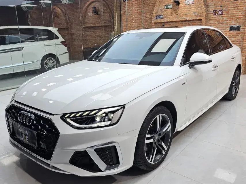2022 Audi A4L 2.0T 190HP L4 7DCT